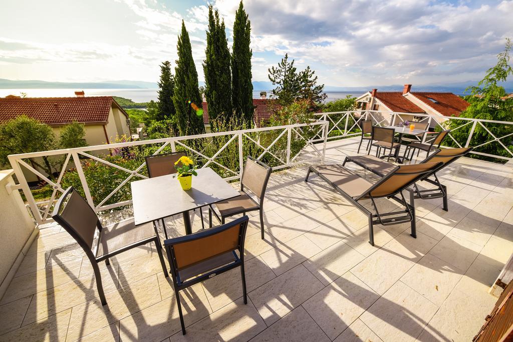 Apartmani Alice Njivice Kültér fotó