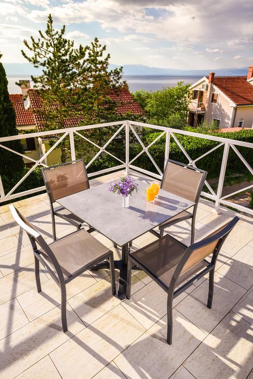 Apartmani Alice Njivice Kültér fotó