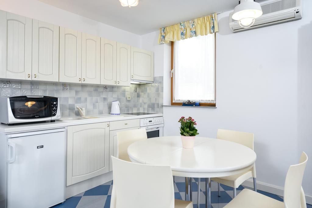 Apartmani Alice Njivice Kültér fotó