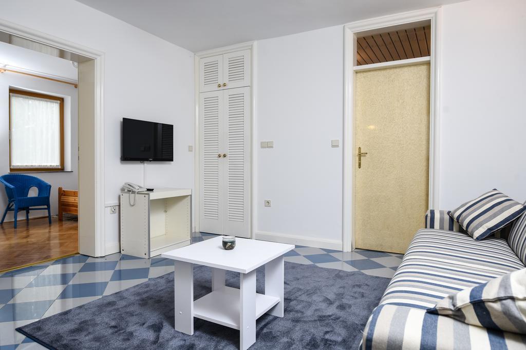 Apartmani Alice Njivice Kültér fotó